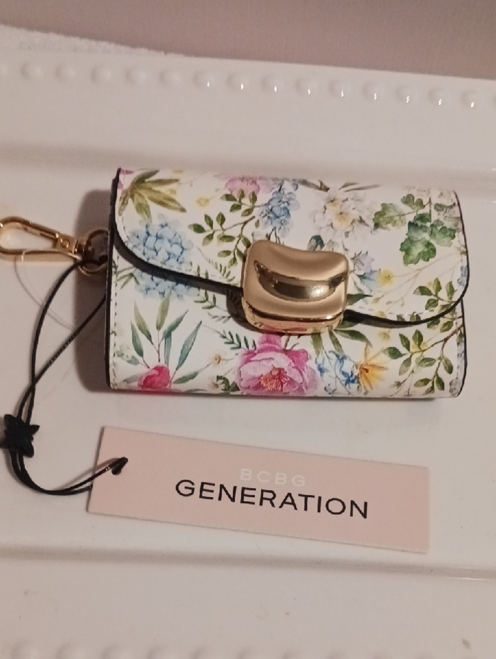 BCBGeneration White Floral 💐Key/Card Pouch with Gold Hardware 💐
